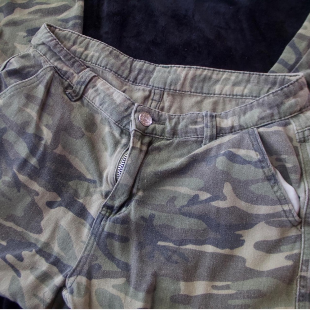 SHEIN Camouflage Straight Leg Pants